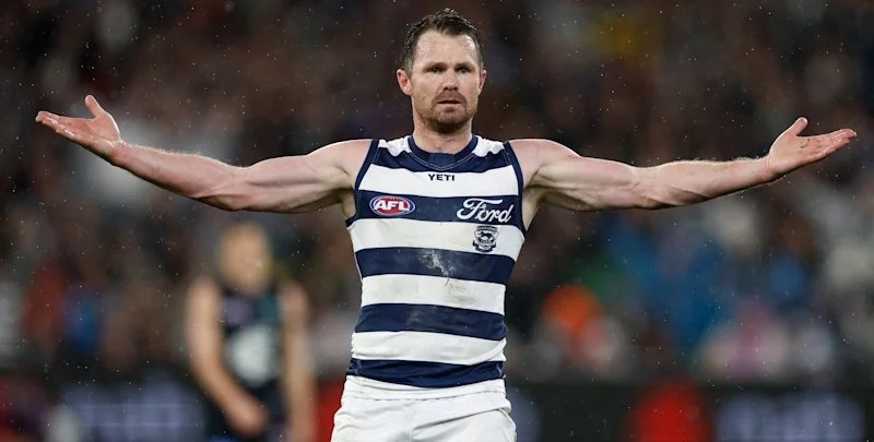 Patrick Dangerfield playing football